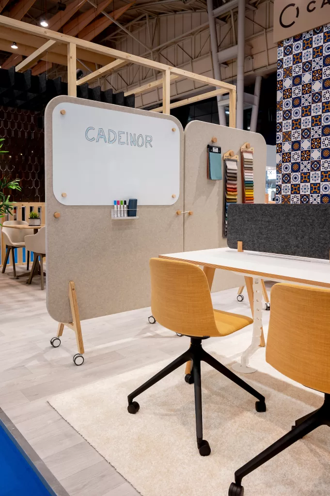 Inovador, flexível e acolhedor, o biombo Muro permite transformar espaços e criar zonas funcionais.