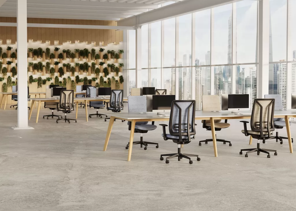 Espaço corporativo equipado com a cadeira de escritório ergonómica VERTA.