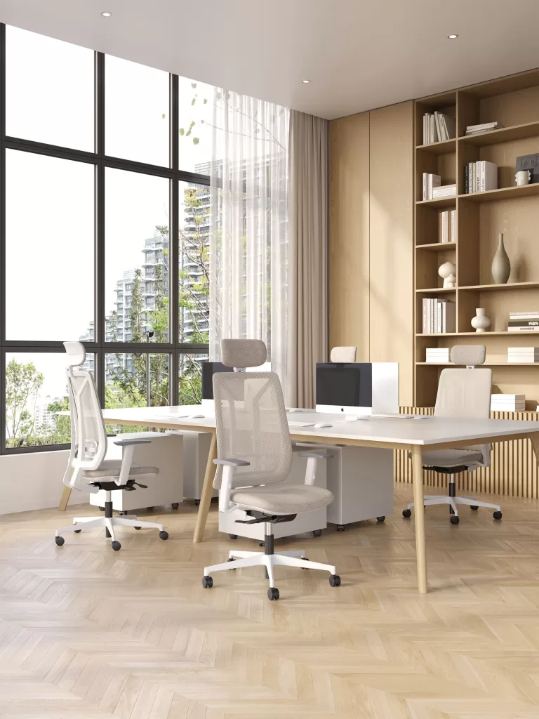 Cadeira de escritório ergonómica VERTA integrada em espaços corporativos versáteis.