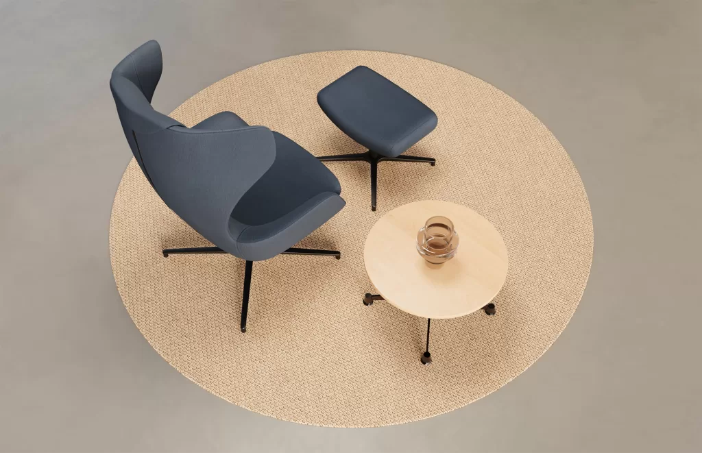 Poltrona Zenith disponível em vários tecidos e cores.